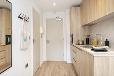 1 bed studio, Leylands Road, City Centre, Leeds, LS27EP - Image 5